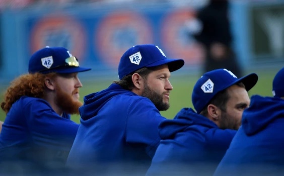Clayton Kershaw’s mother dies; Dodgers pitcher still with team